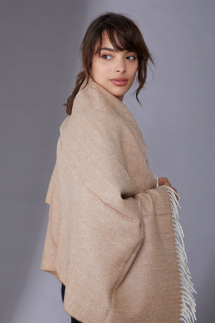Manta de lana baby alpaca con estampado de espinas