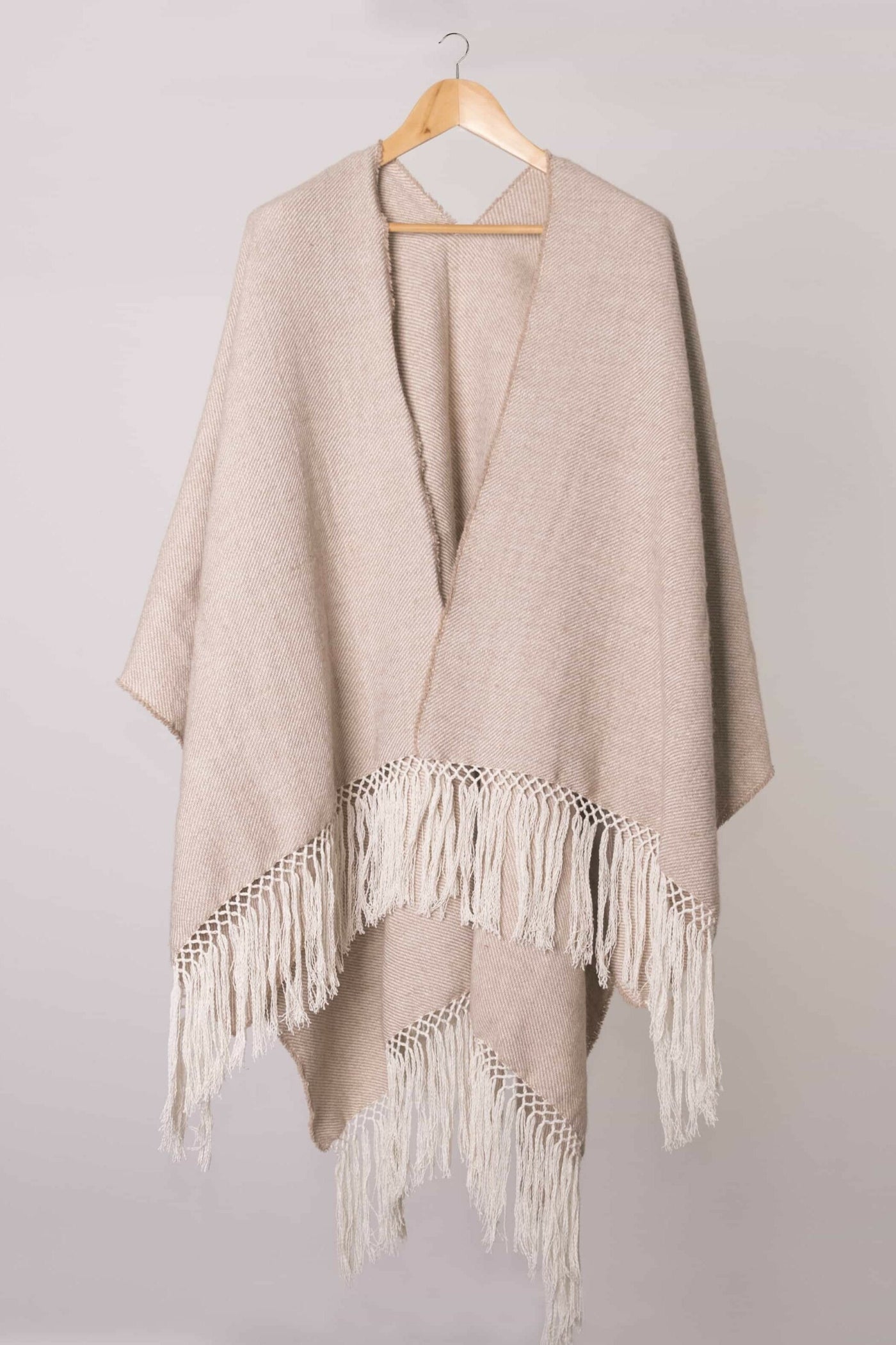 Poncho de lana de llama con algodón.