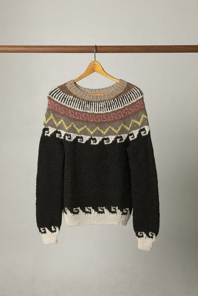 Llama wool sweater with pattern