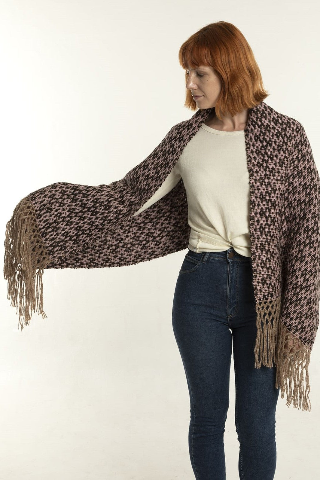 Llama wool scarf with pattern