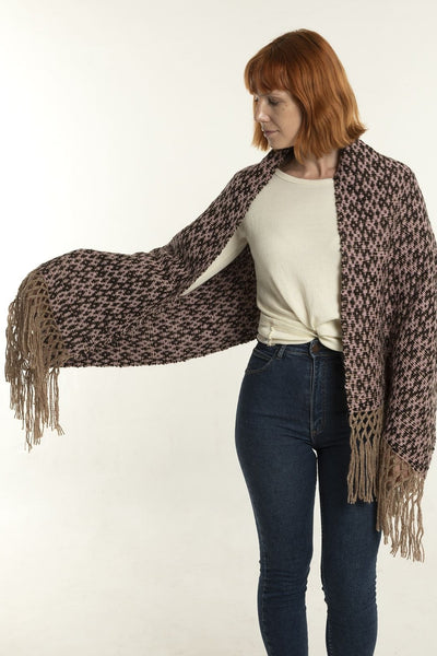 Llama wool scarf with pattern